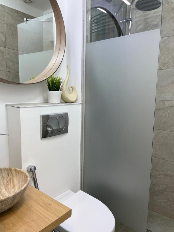 Metropole Apartments Studio City Bukares Bagian luar foto