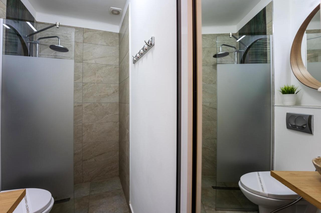 Metropole Apartments Studio City Bukares Bagian luar foto