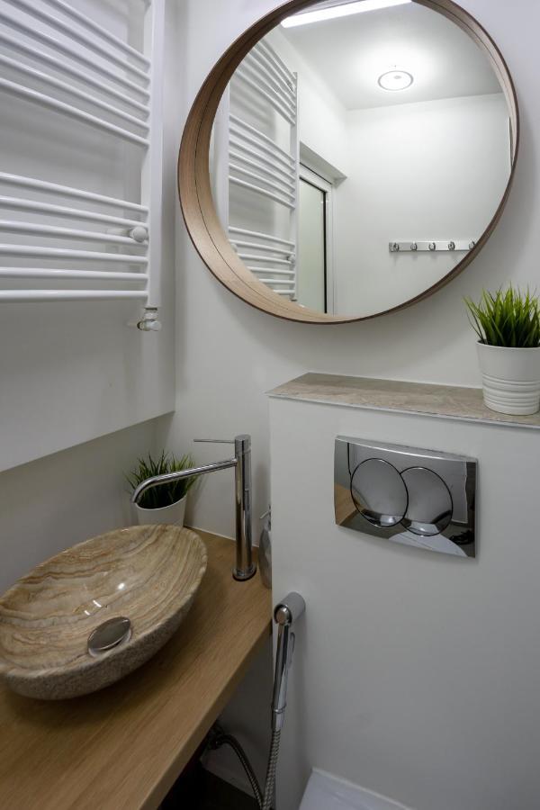 Metropole Apartments Studio City Bukares Bagian luar foto