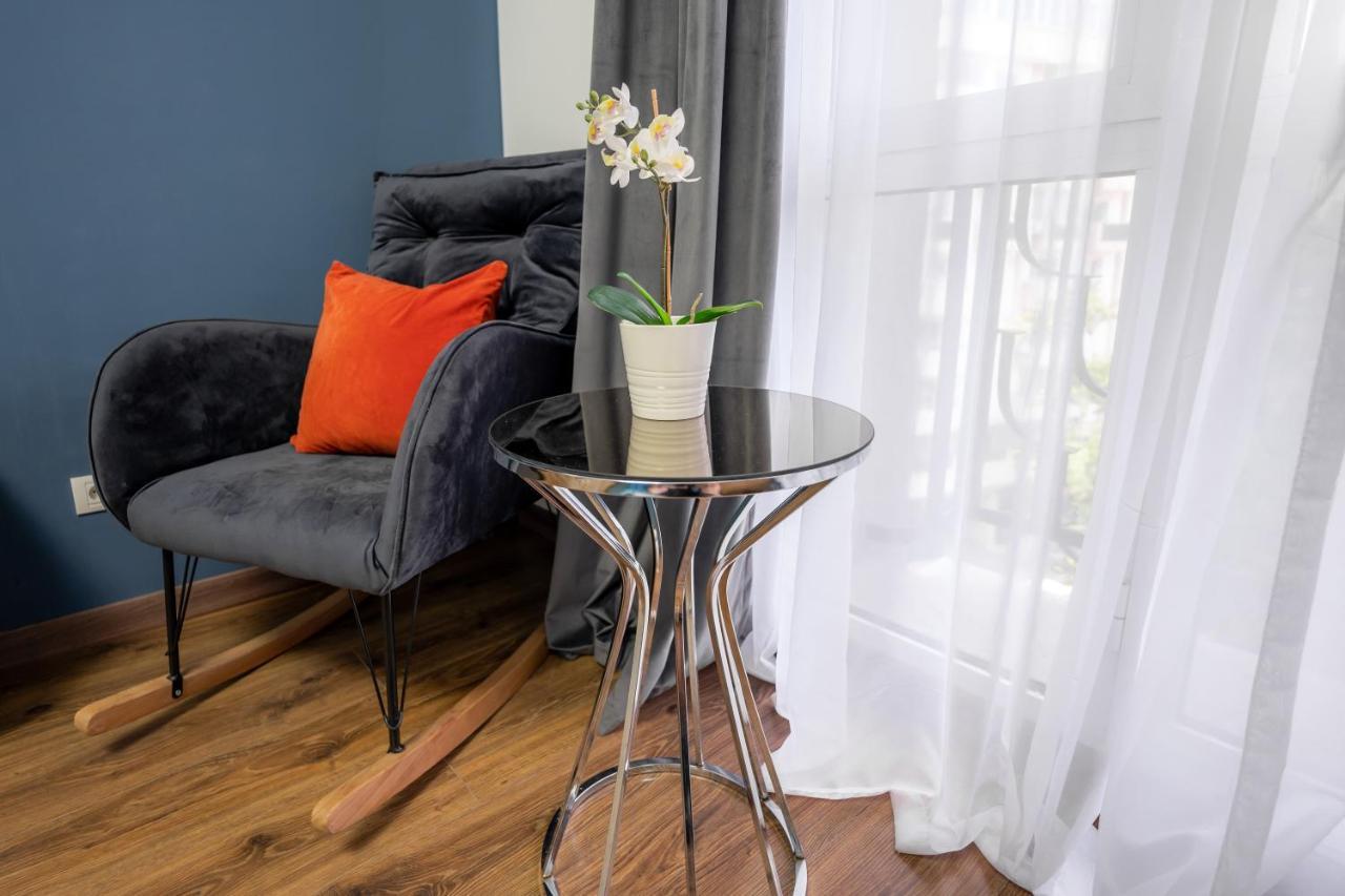 Metropole Apartments Studio City Bukares Bagian luar foto